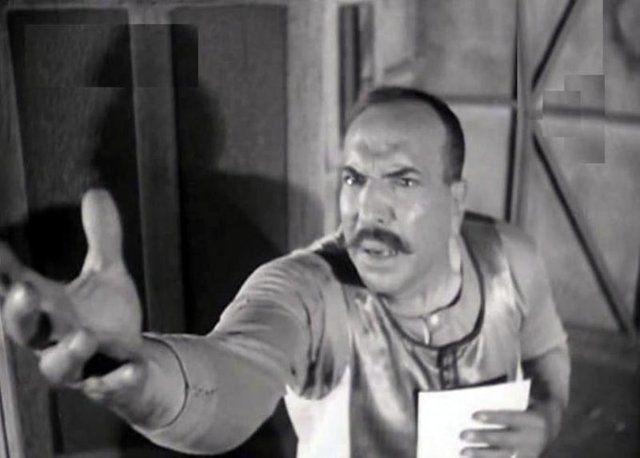 ياسلام لو كان هتلر 
              ولع فى كل اليهود
              كان زمان العالم العربي 
              مرتاح
             وياسلام بقى لو كان ولع  كمان فى كل النسوان
            كان زمان العالم كله مرتاح