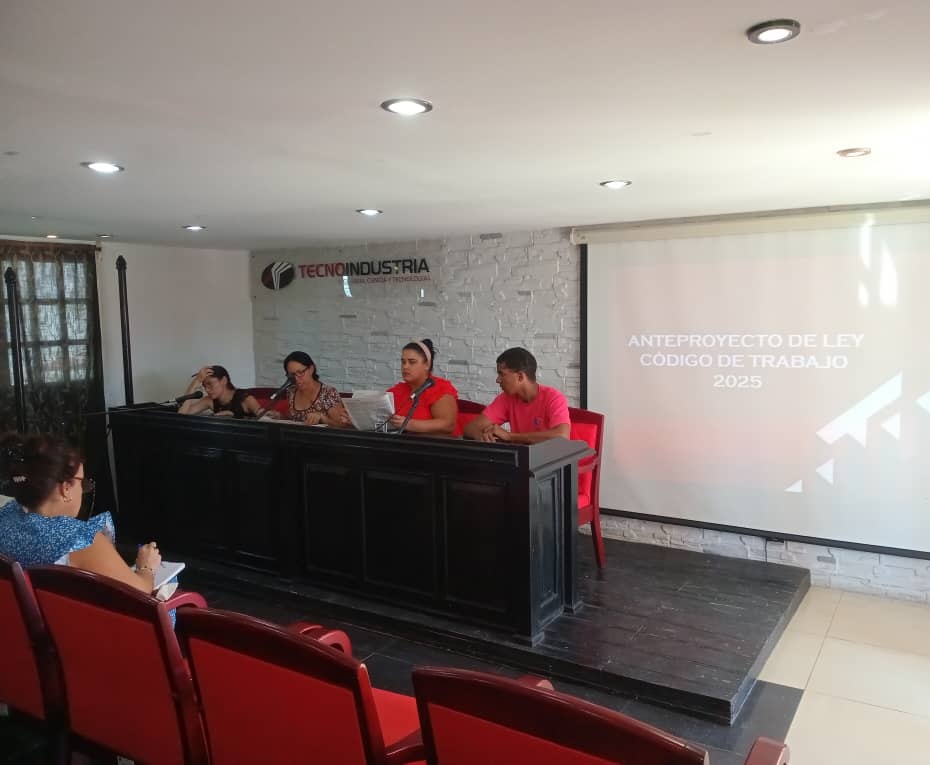 TECNOSIME2's tweet image. En #Tecnosime debate  del anteproyecto de Código del Trabajo.
Los trabajadores debatieron sobre los períodos de terminación de la relación de trabajo y el rol de la administración en la aprobación de la licencia no retribuida. 
@osdegesime
@MindusIndustria