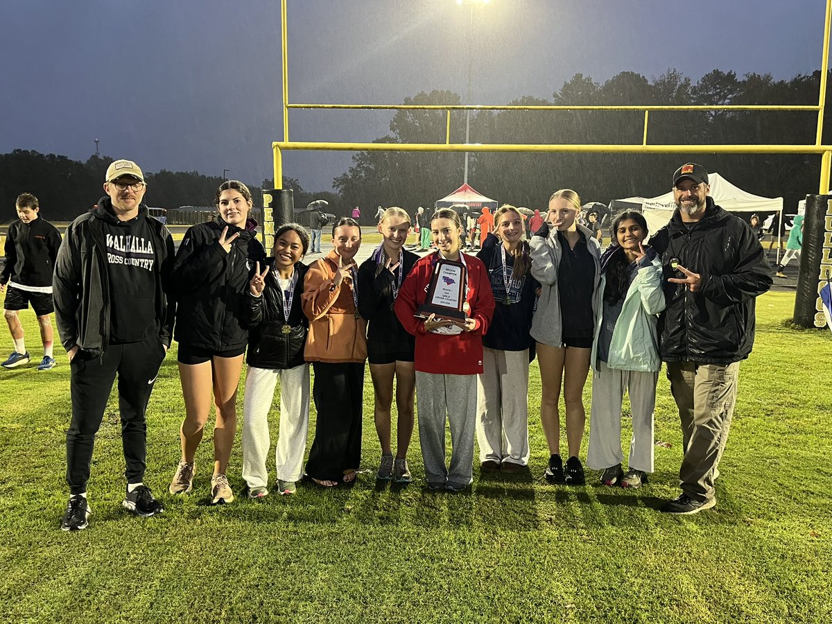 RazorbacksA's tweet image. On this rainy Wednesday, the 2-PEAT &amp;amp; 5-PEAT REGION CHAMPS of Razorback Cross Country were crowned!! 

Give it up for these RAZORBACK RUNNERS!!