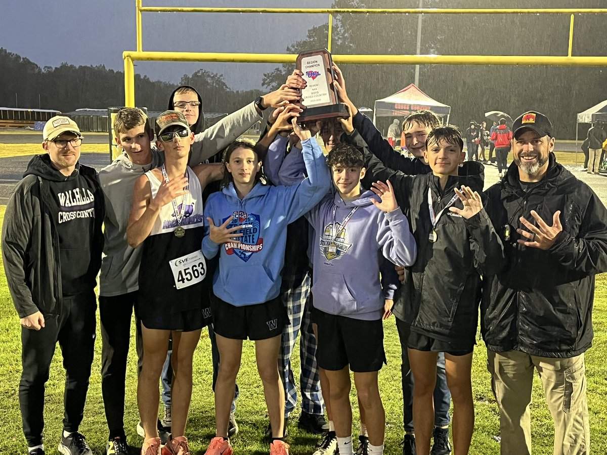 RazorbacksA's tweet image. On this rainy Wednesday, the 2-PEAT &amp;amp; 5-PEAT REGION CHAMPS of Razorback Cross Country were crowned!! 

Give it up for these RAZORBACK RUNNERS!!