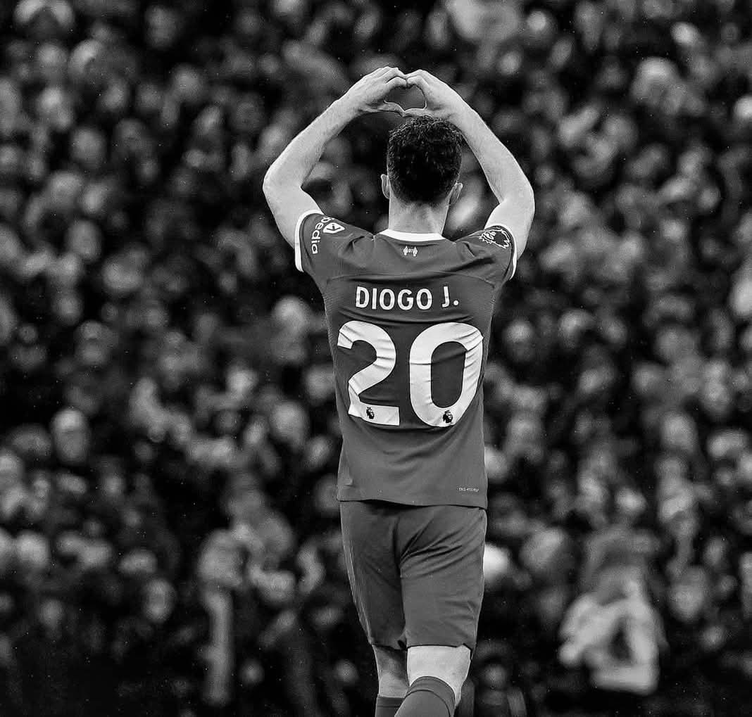 ashmawe's tweet photo. Slot considers Liverpool to lose 20 games for Jota 😊 https://t.co/o6DMiag1pl