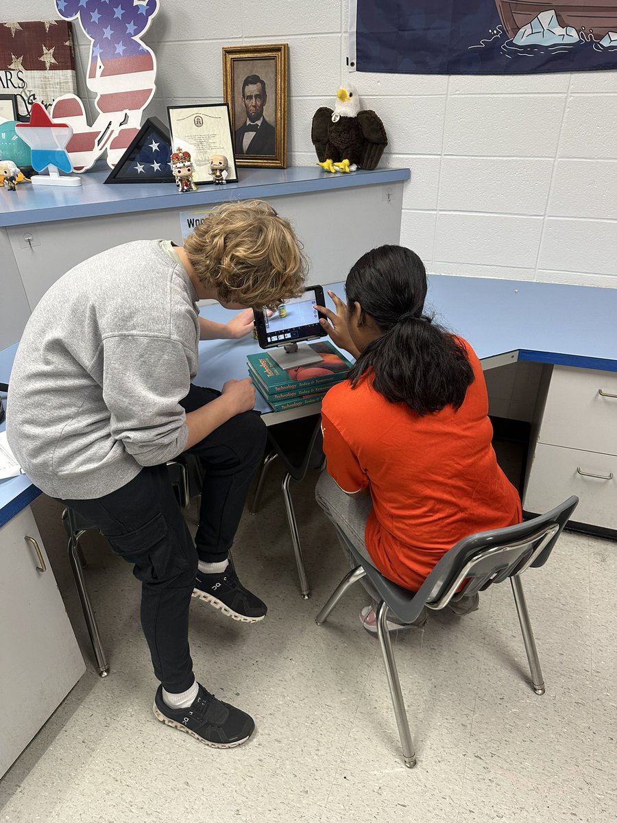 This is the biggest group of repeat Ss I have ever had for Exp Tech!  This whole semester I have been teaching Exp Tech II to these students.  While everyone was working on Google Slides Stop Motion, they were working on Pixilations!  Can’t wait to see the finished product!