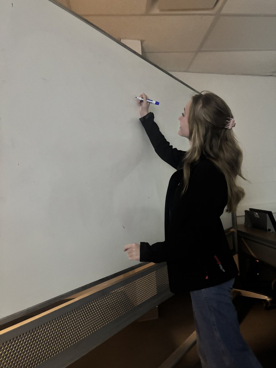 KristenOBr7v's tweet image. Playing some games on the white board before upb #techwell