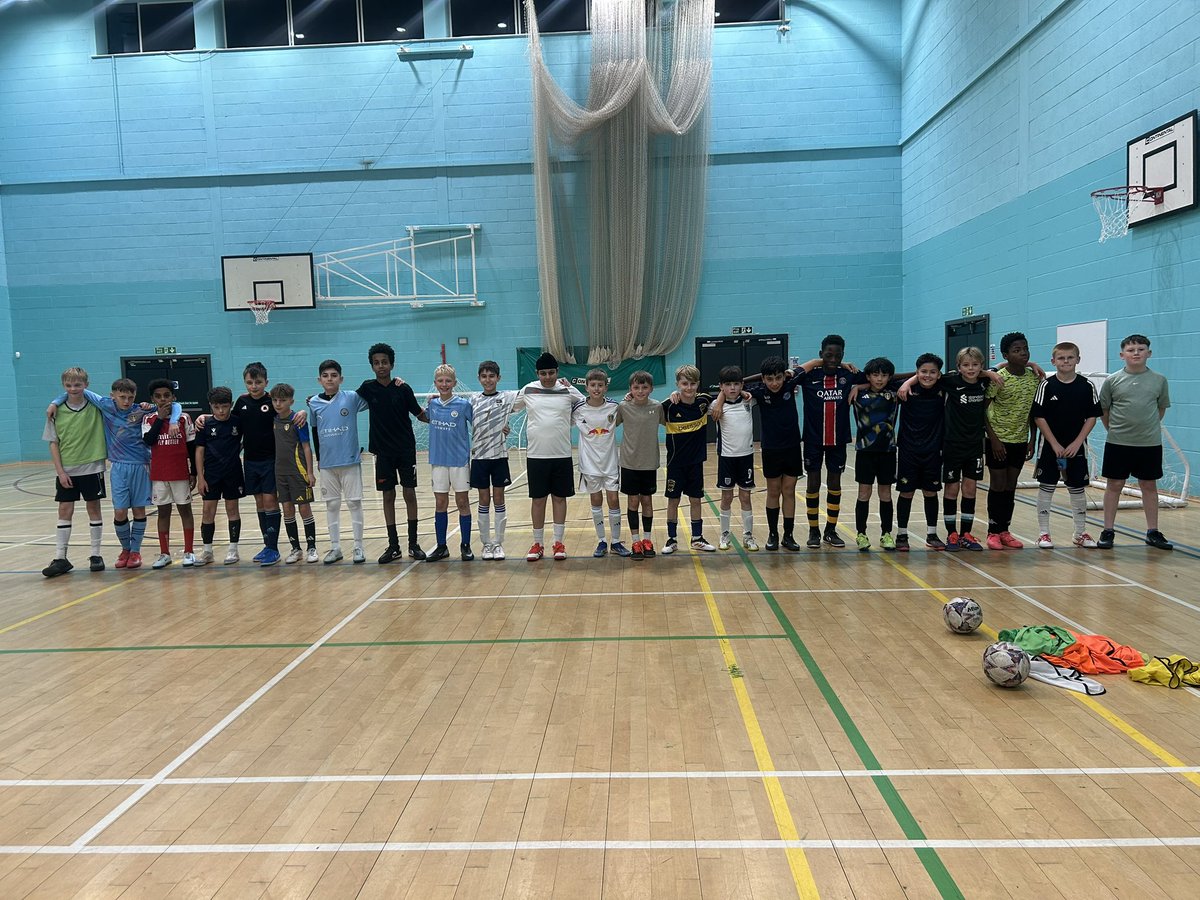 Absolutely incredible in house 3v3 games tonight 

The standard on show was phenomenal 

60 Ballerz on the court across x 2 sessions 

Parents a massive thank you 🙏 for your continued support to futsala 

We are one big family