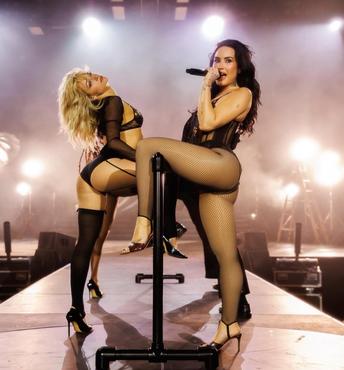 Call me dlo 💘 tweet media