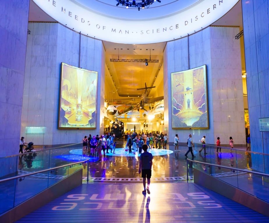 caltechalumni's tweet image. With Caltech in Chicago, step inside the Griffin Museum of Science + Industry! 🧪⚙️ 
Join us for lunch, laughter, and a day of Caltech curiosity in action! Details: alumni.caltech.edu/event/caltech-…

Photo Credit: Griffin Museum of Science + Industry, Chicago