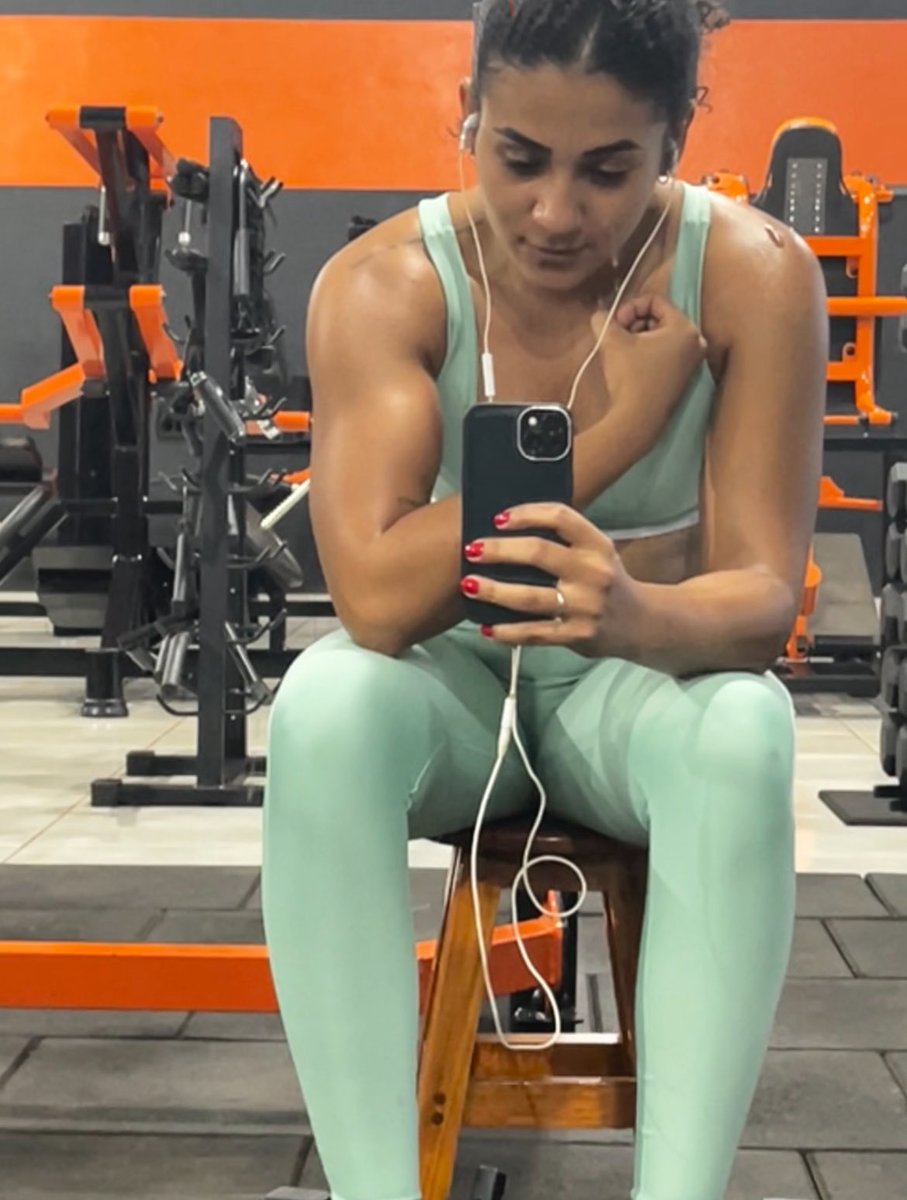 Depois dessa foto não sei se meu mozi tá comigo por amor ou por esse bíceps enorme