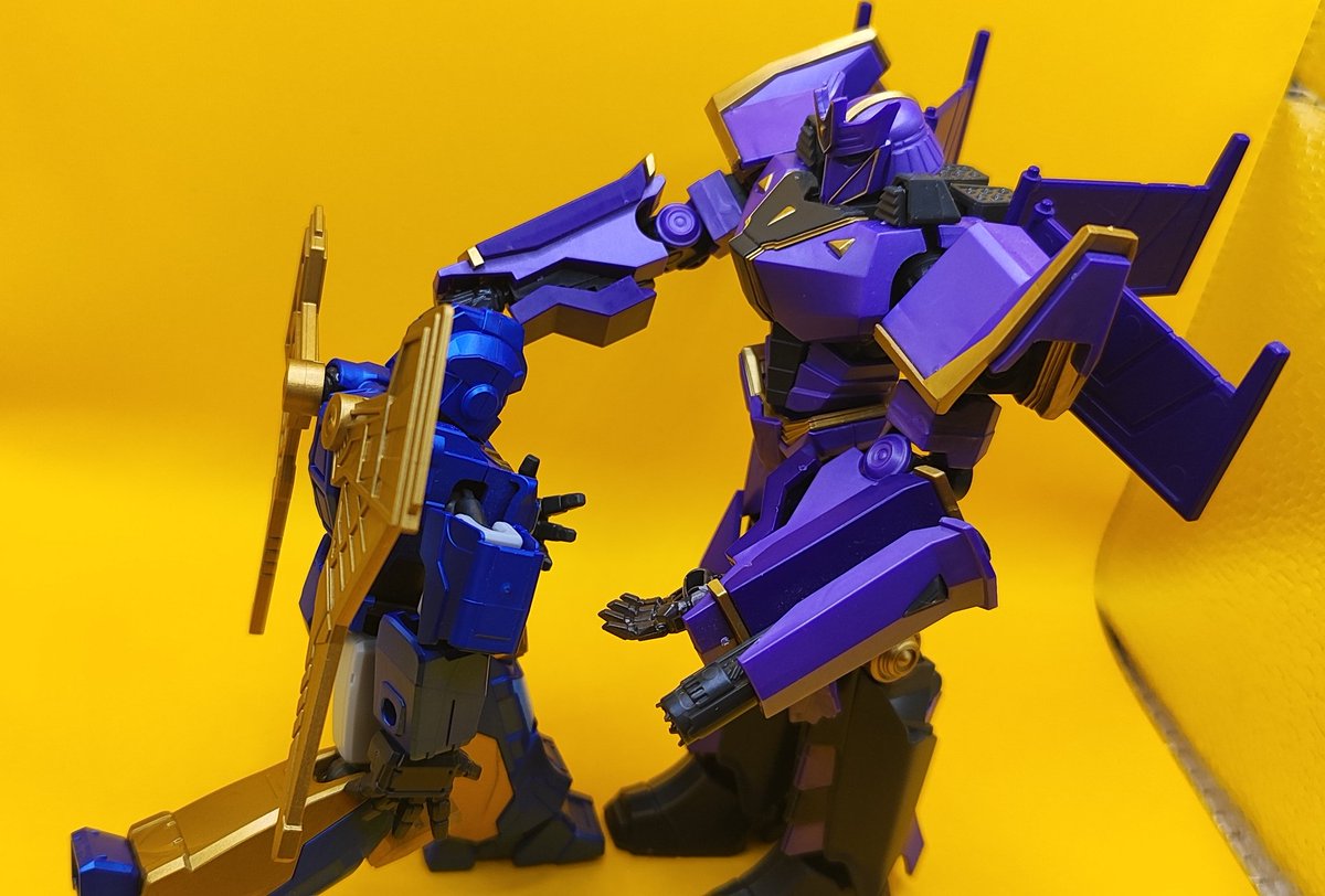 Soprano_Kitty's tweet photo. Sesión curiosa, hoy tocó JoJos y TF Prime, pero aún así salió esto ¿Cómo se llama esta ship? ¿#megasen? https://t.co/8nPBV04Vli