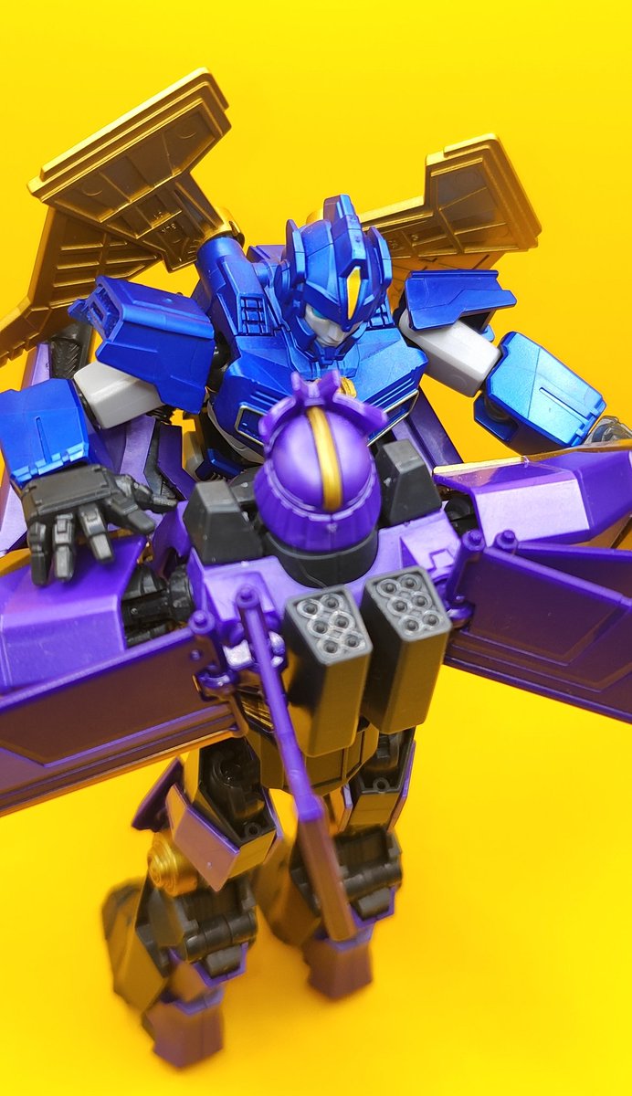 Soprano_Kitty's tweet photo. Sesión curiosa, hoy tocó JoJos y TF Prime, pero aún así salió esto ¿Cómo se llama esta ship? ¿#megasen? https://t.co/8nPBV04Vli