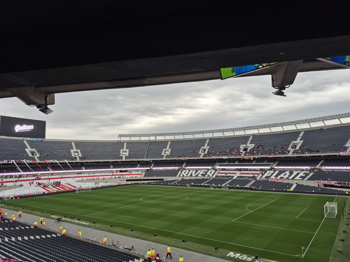 #DanielKiper: "El presupuesto inicial de las obras del Monumental fue de 25 millones de dólares, después lo subieron a 45 millones y ahora nos enteramos por Stefano Di Carlo que ronda los 250 millones de dólares. Necesitamos saber en qué se gastó esa enorme cantidad de dinero".