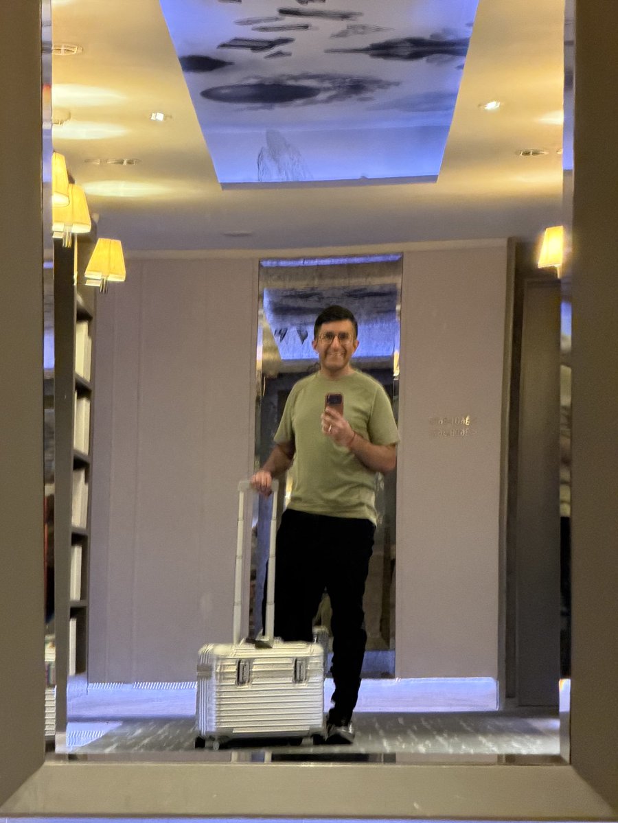 ready for my day! <a href="/RIMOWA/">RIMOWA</a> 💛