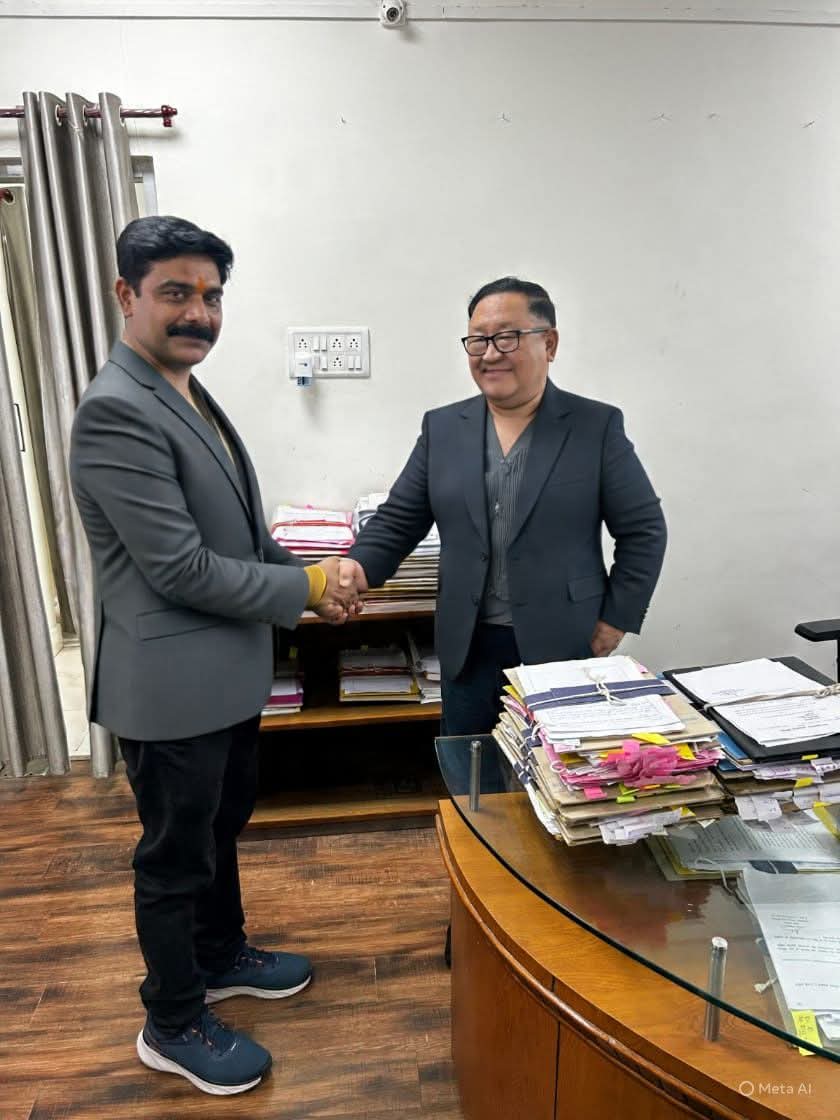 dsdeepaksharm11's tweet image. मेरे भाई श्री अखेतो सेमा जी आईपीएस अतिरिक्त पुलिस महानिदेशक जेल मुख्यालय भोपाल मध्यप्रदेश  से मुलाकात के दौरान..............