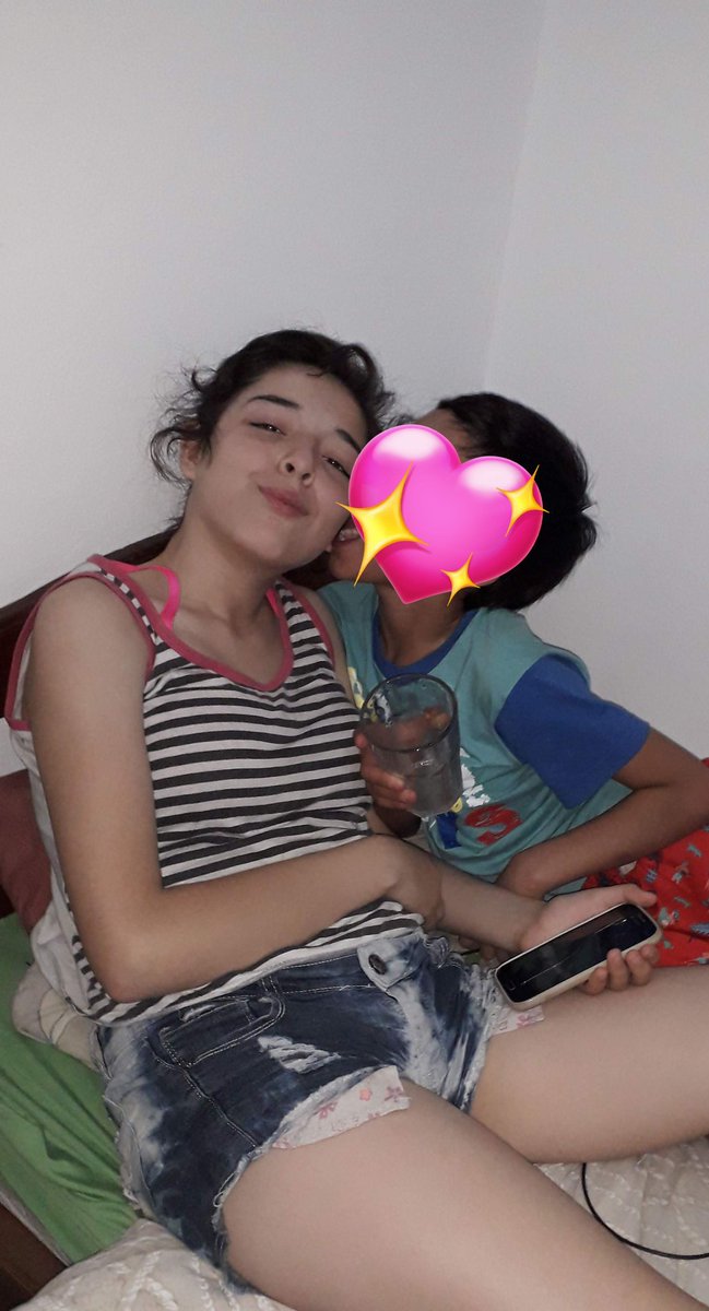 vicckhy_'s tweet photo. yo con 12 recontra nena minecraft // yo con 20 recontra mujer minecraft https://t.co/4caFk0FVBa