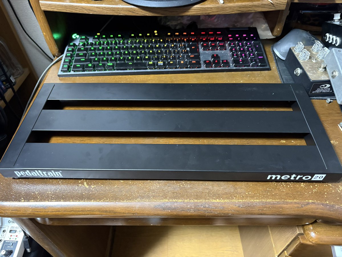 hikaru_g_life's tweet image. 明後日のライブに向けて製作が間に合いました💦
配線の見た目は多少雑ですが動作・音はきっちり保証済み。
Marshallと組み合わせた音をライブで体感して頂きたいです♪
#エフェクターボード #エフェクターボード2025秋