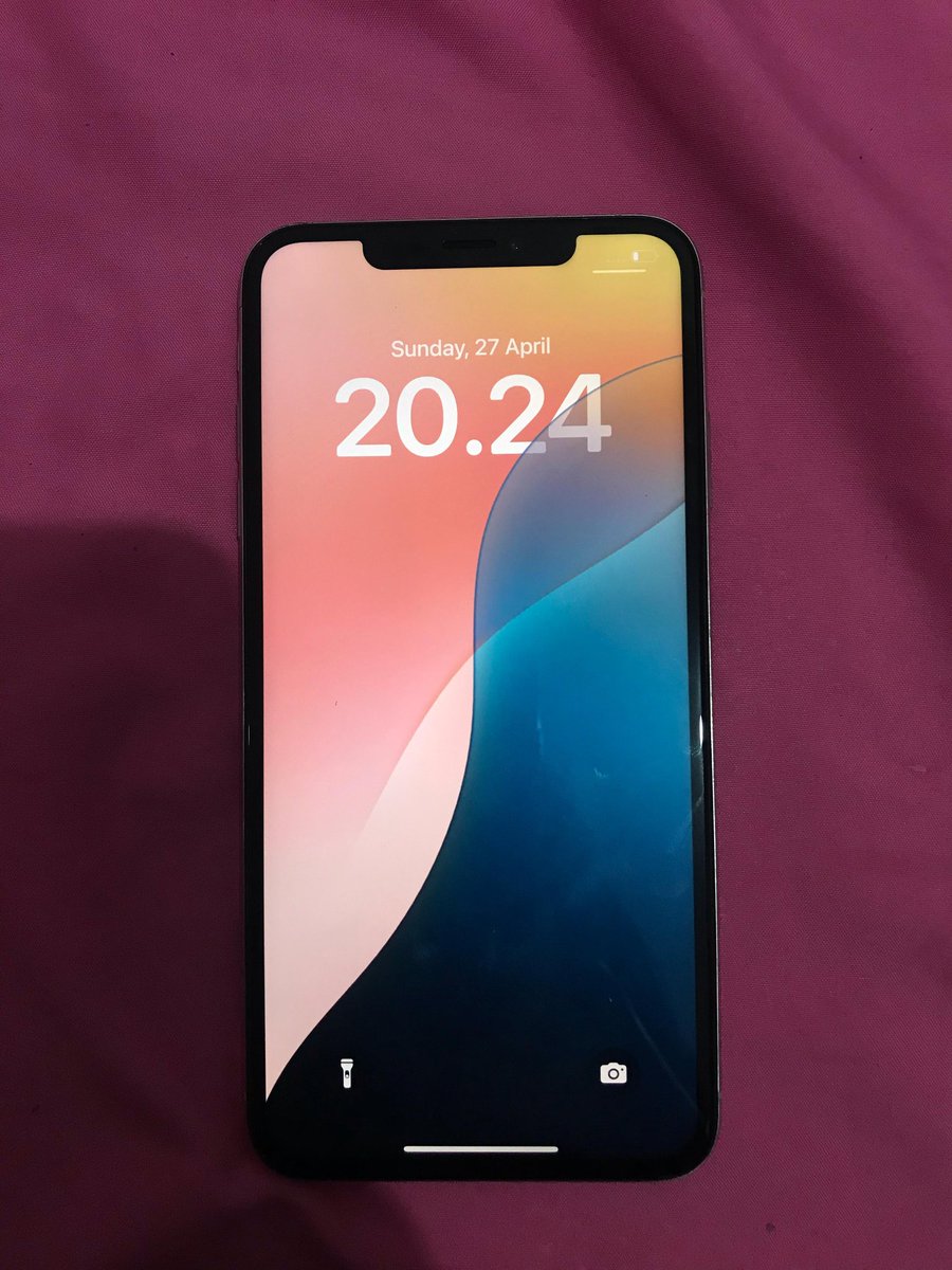 1209__j's tweet photo. Jual Iphone Xs Max 64gb Inter all provider, pakai tri aman soalnya hampir 1 tahun pemakaian sinyal ga ilang (sudah di reset tinggal pakai) https://t.co/hUqM2vjgAL