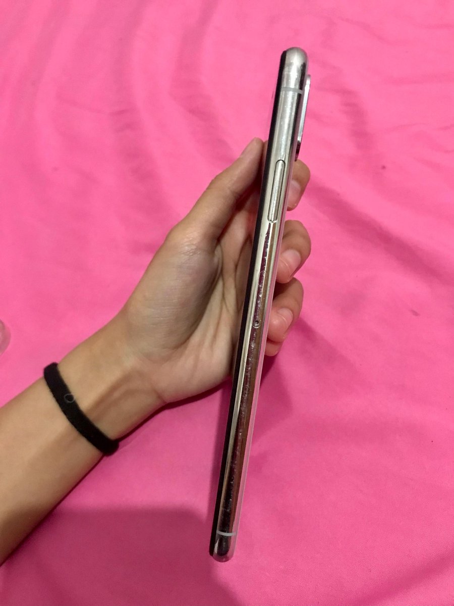1209__j's tweet photo. Jual Iphone Xs Max 64gb Inter all provider, pakai tri aman soalnya hampir 1 tahun pemakaian sinyal ga ilang (sudah di reset tinggal pakai) https://t.co/hUqM2vjgAL
