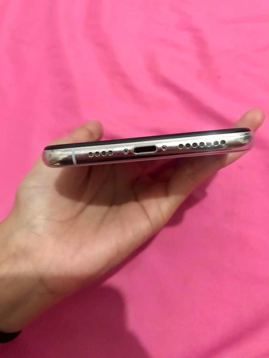 1209__j's tweet photo. minus: 
1. dus box beda ga sesuai karena pas awal beli second ga di cek box nya
2. bh 78% (service) tapi masih awet sehari ngecas 2-3 kali aja
3. ⁠udah pernah ganti lcd

harga 2,9 aja masih worth it kameranya masih jernih https://t.co/oesPNcRq7x