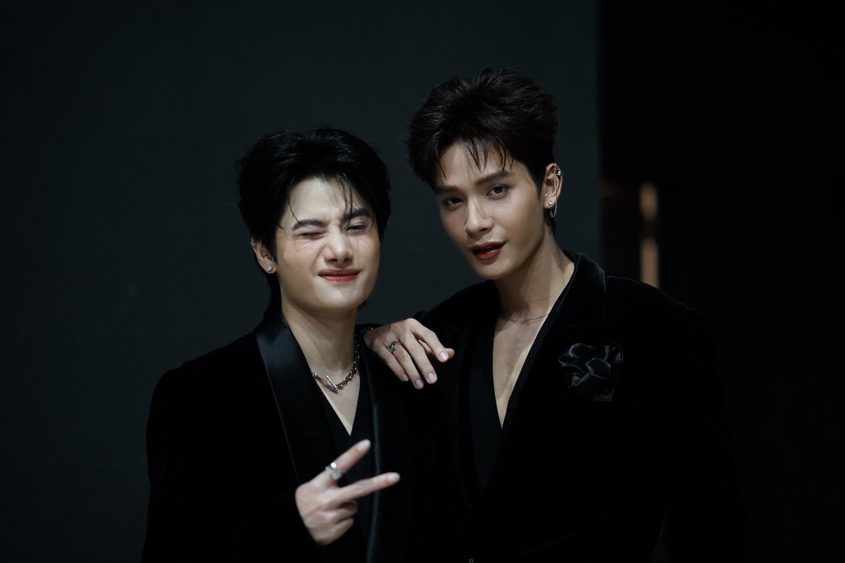 KongthupsPdc's tweet photo. "All black All ใจ 🖤 "

OCEANS HEART AT MAYA 
#MAYATVAWARDSxOCH 
#MAYATVAWARDS2025 
#OceansHeart #ทะเลเคียงใจ 
#jinn_jinnaa #skycoop_ 
#jaonine03 #mckadee https://t.co/zBbIb7Fg74