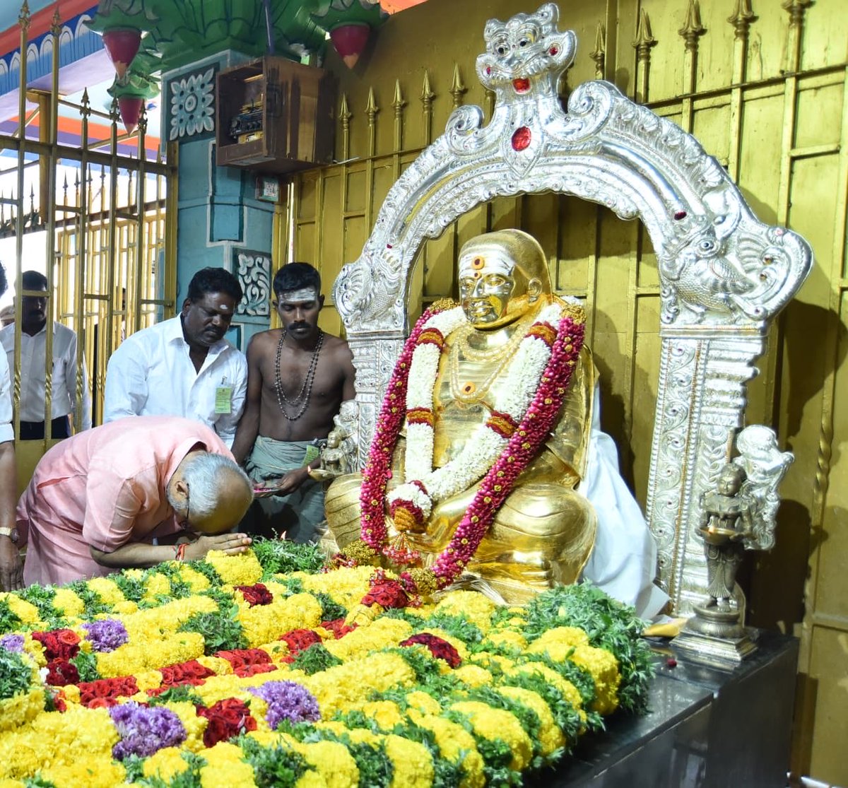 CPR_VP's tweet photo. தேசியத்தையும் தெய்வீகத்தையும் தனது இரு கண்களாக பாவித்து , ஏற்றத்தாழ்வுகளற்ற சமுதாயம் படைக்க தம் வாழ்நாள் முழுவதும் பாடுபட்ட மனிதநேயர் தெய்வத்திருமகனார் பசும்பொன் முத்துராமலிங்கத் தேவர் அவர்களின் பிறந்தநாள் மற்றும் குருபூஜை நாளில், ஐயா அவர்களின் வீரத்தையும் , தியாகத்தையும் போற்றி வணங்குகின்றேன்.

ஐயாவின் நினைவிடத்தில் இன்று எனது மரியாதையை செலுத்தினேன்.