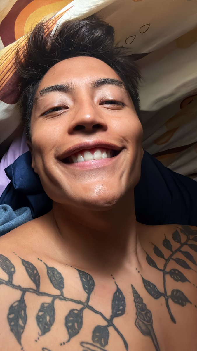 Unos besitos de buenas noches o que ?