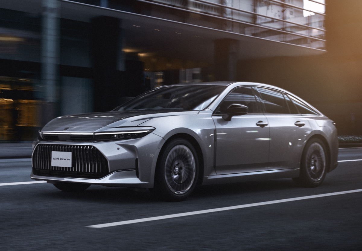 Работать с тремя мужчинами - это опыт неоценимый😅🤧Я, конечно же, самая любимая и ценимая девочка в коллективе, но марку автомобиля мне все же присвоили, хотя всячески отнекивались от включения меня в эту градацию, но были уличены😂
Рада представиться, я - Тойота Краун😅