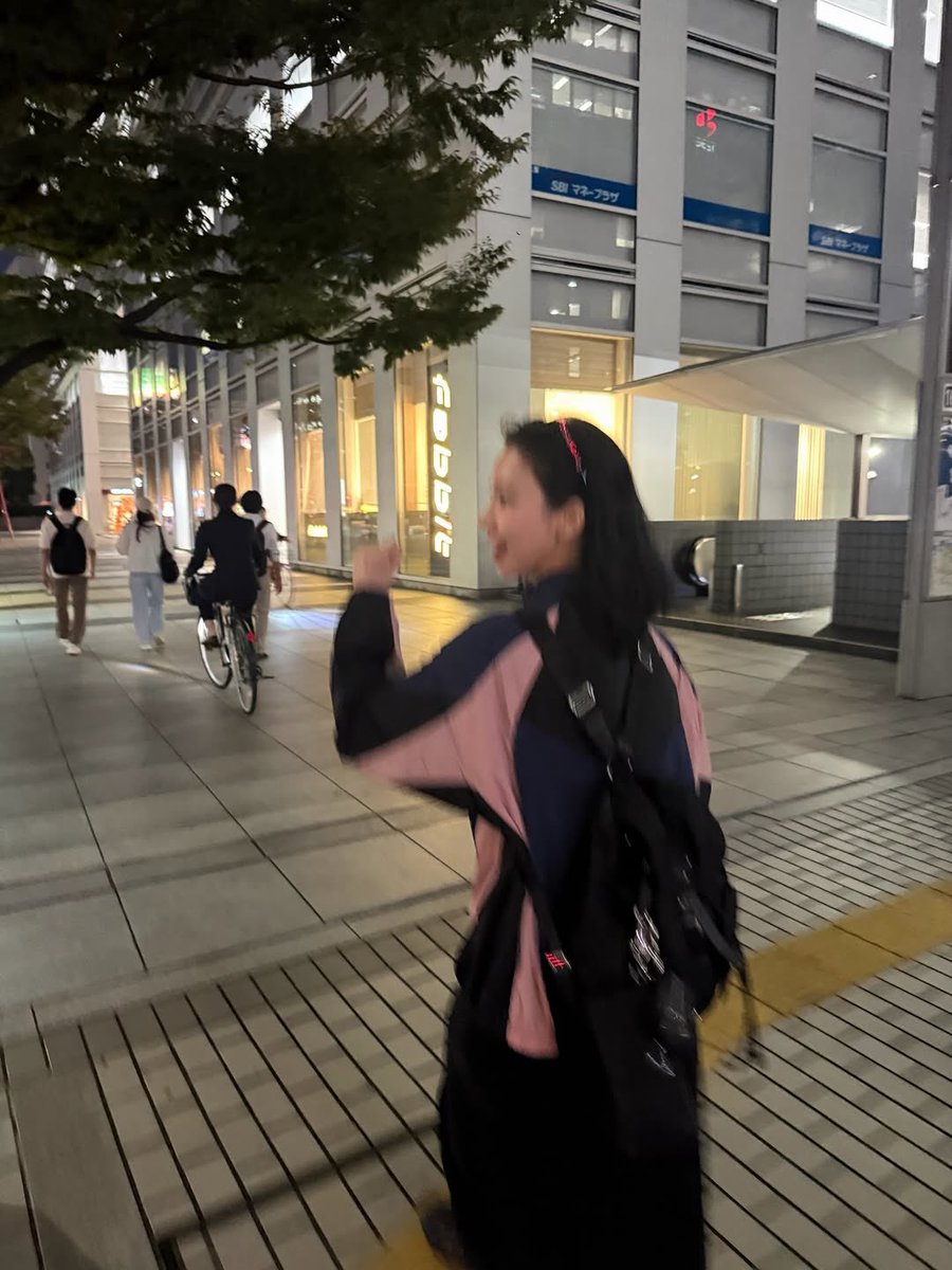 KAHRlNA's tweet photo. I’ve always had a thing for night walks. City lights, foreign streets, solo missions or late hour company, I’m down for it. There’s something about how the lights tease the darkness, hits different I might say. No plans, no directions, just letting the night decide what’s next.🤓 https://t.co/T72zWLvN5R