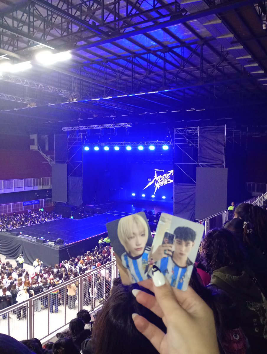 roxy 💕 VI A PIWON tweet media