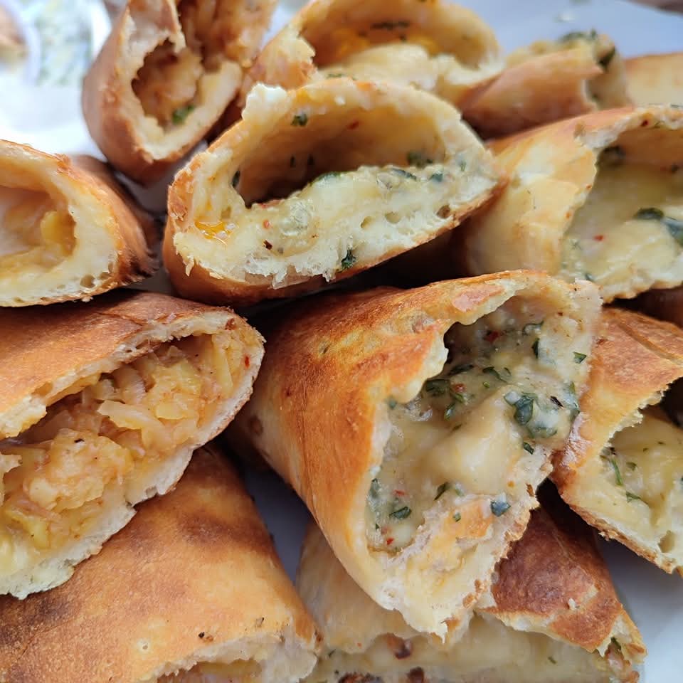 Etlekmek, düğün pilavı ve tandır böreği... Bu üçlü Gonyalılar için vazgeçilmezdir. 😎

Hangisini tercih edersiniz?