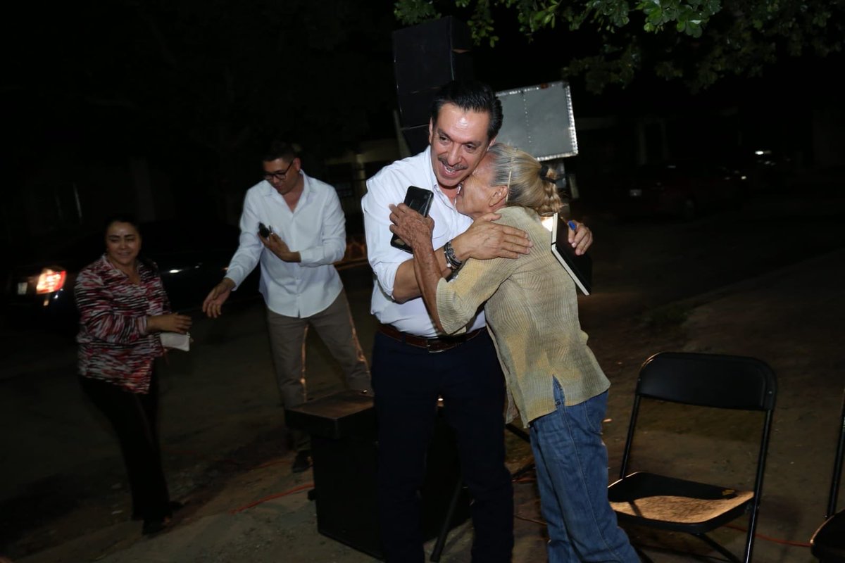 Cada día es más evidente el malestar por el abandono y deterioro de las calles. 🚧
Desde Los Jardines y Miguel Hidalgo, realizamos la Jornada #33 del #DiputadoEnTuColonia.
Seguimos en territorio para Informar, Escuchar y Servir. #Distrito6. 💚
#MásTerritorioMenosEscritorio