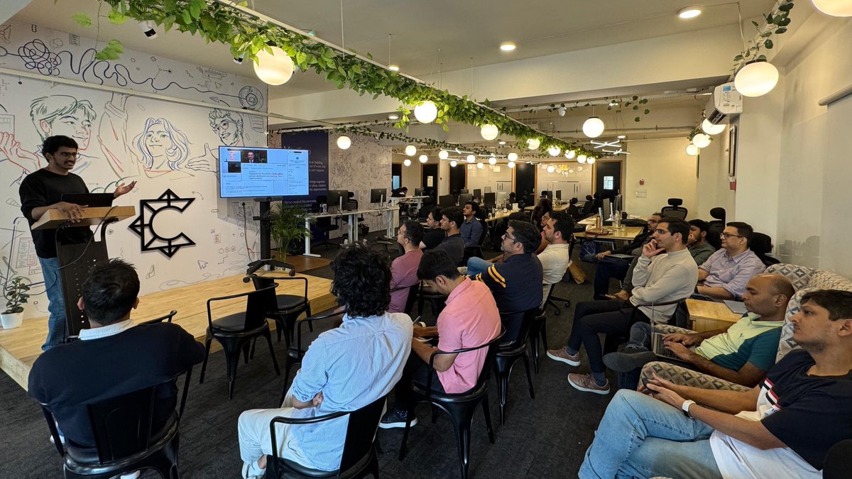 OnaRoy88's tweet image. Absolutely love the fact that at @southpkcommons, &quot;What are you exploring?&quot; is code for —&amp;gt; &quot;Hi friend!&quot;

You can spend a whole life, and not find a safe space like this.