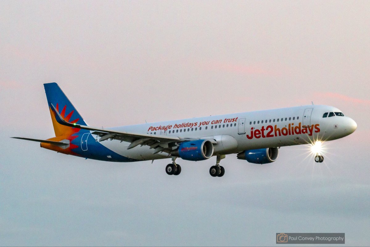 livinitlargee's tweet image. Great to capture this @jet2 @Airbus A321 coming into @LPL_Airport  last night, I would to see more of these coming into Liverpool Airport.

#jet2 #aviation #airbus #a321 #aviation #photogrphy