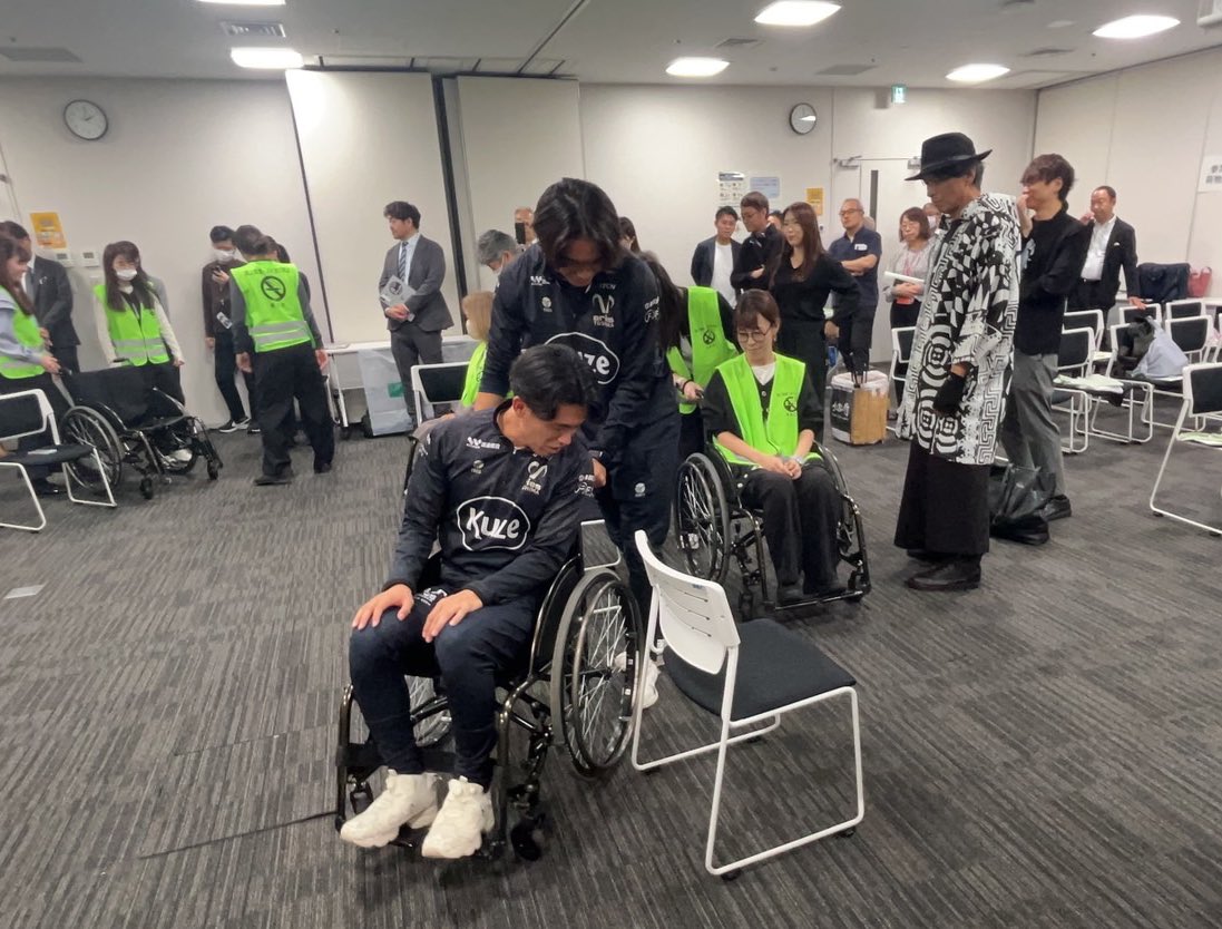ariesTOSHIMA_FC's tweet photo. 【イベントレポート】
27日に開催された「車いすスポGOMI」のイ���ントレポートを公開しました✨

次回のイベント参加は8日(土) 「み〜んなのひろばまつり」となります！
皆様のご来場をお待ちしております！
🔗 https://t.co/jjUxl66ysr
 #エリース豊島FC  #豊島区 https://t.co/CIS1SLsxn3