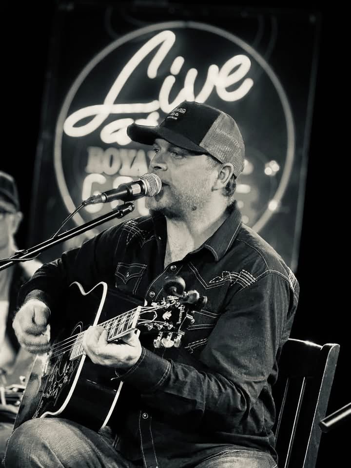 ChrisMichealMus's tweet photo. Good times, great people and we’re back in action👌

#songwriter #professionalsongwriter https://t.co/ECjym0YIwp