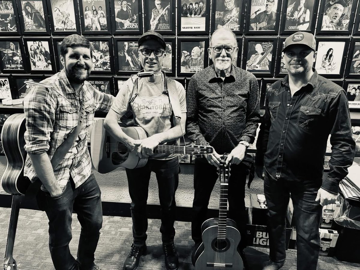 ChrisMichealMus's tweet photo. Good times, great people and we’re back in action👌

#songwriter #professionalsongwriter https://t.co/ECjym0YIwp