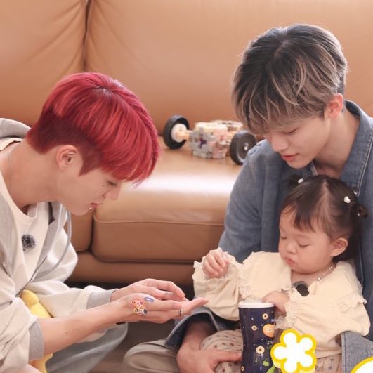 jenowley's tweet image. WE GOT JENO WITH A BABY CONTENT