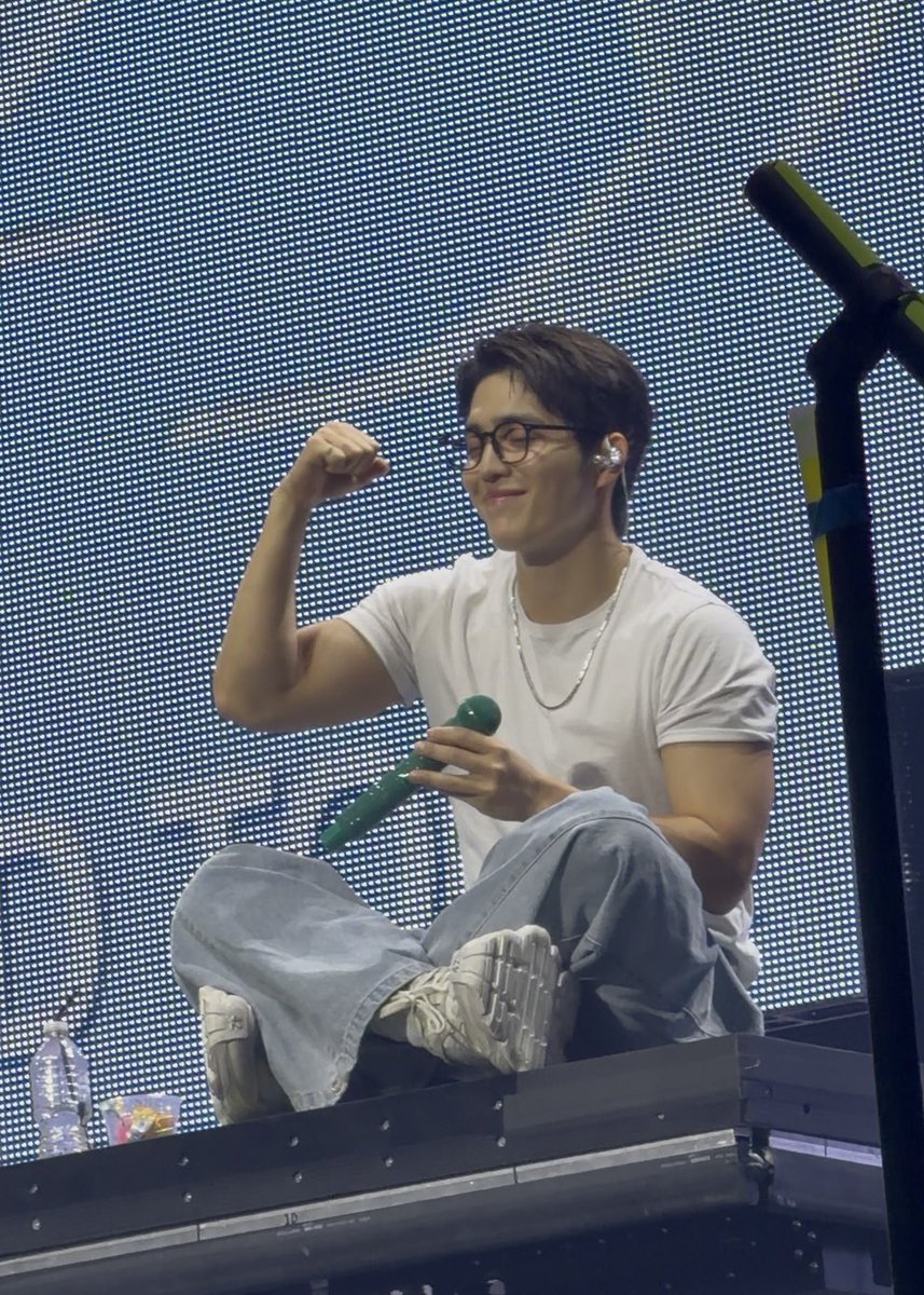 being a couprang is NOT for the weak, wdym these were only an hour apart?!

#에스쿱스 #scoups #seventeen 
#SVT_TOUR_NEW_ 
#SEVENTEEN_NEW_IN_DC