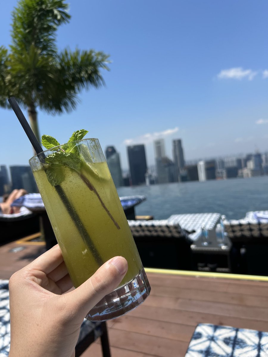 昼間から最高だけど、暑すぎて日焼けし過ぎるかもしれん