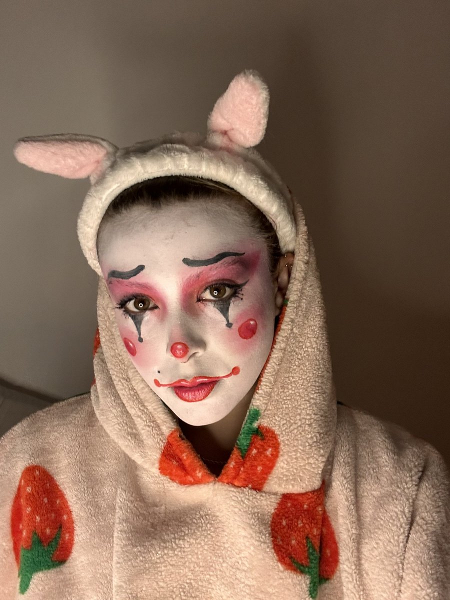 comradeclowny's tweet image. the hardest part is taking it all off at the end 🍓
1/2
#circusvibes #clowncore #altmakeup #glamclown #clowningaround #clowning #clown #clownmakeup #clowngirl #clownaesthetic