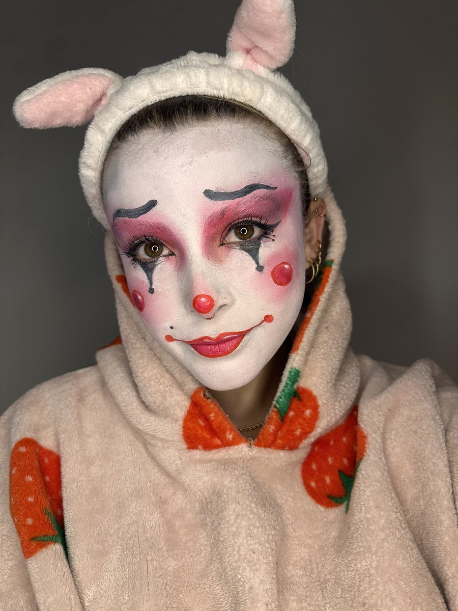 comradeclowny's tweet image. the hardest part is taking it all off at the end 🍓
1/2
#circusvibes #clowncore #altmakeup #glamclown #clowningaround #clowning #clown #clownmakeup #clowngirl #clownaesthetic