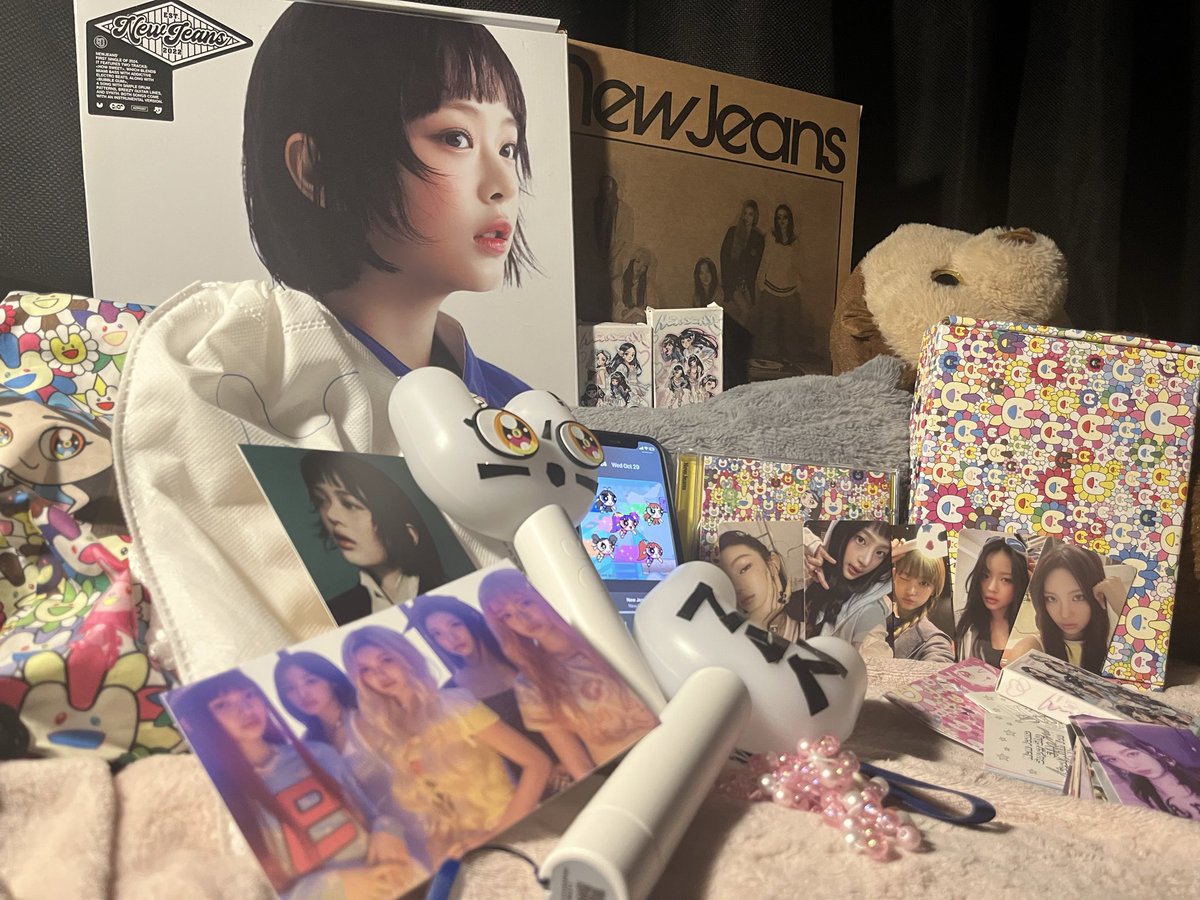 E1fsz's tweet photo. Praying for Newjeans to win 🤞🐰🤞#WeSupportNJZ #WeStandWithNJZ 
💙💖💛💚💜 https://t.co/lD4veHDkR0