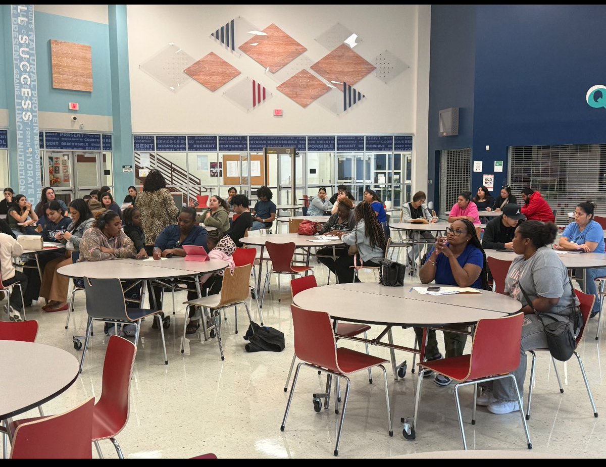 Hall_AISD's tweet photo. 🎓 Exciting news, Knights! We hosted our first Early Grad informational session for those interested early graduation! 💫 If you missed it, don’t worry — contact us to learn how YOU can cross the stage sooner! #earlygraduation #HSAKnights #SeeSuccess https://t.co/PZQ0vyxkik