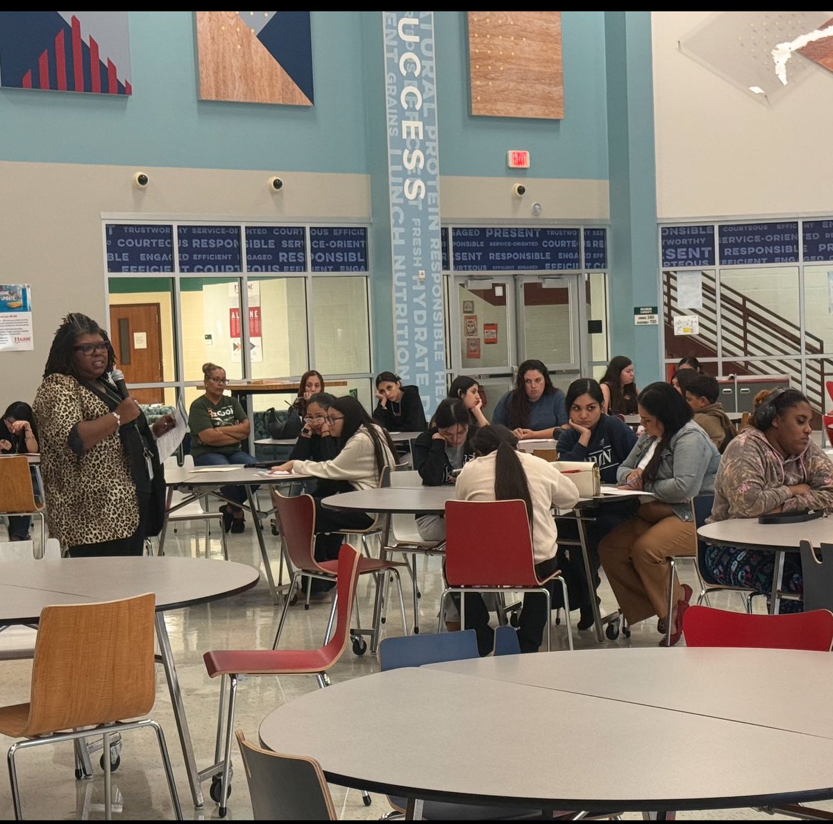 Hall_AISD's tweet photo. 🎓 Exciting news, Knights! We hosted our first Early Grad informational session for those interested early graduation! 💫 If you missed it, don’t worry — contact us to learn how YOU can cross the stage sooner! #earlygraduation #HSAKnights #SeeSuccess https://t.co/PZQ0vyxkik