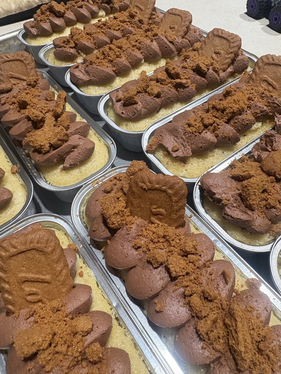 Lisa Van Curen tweet media