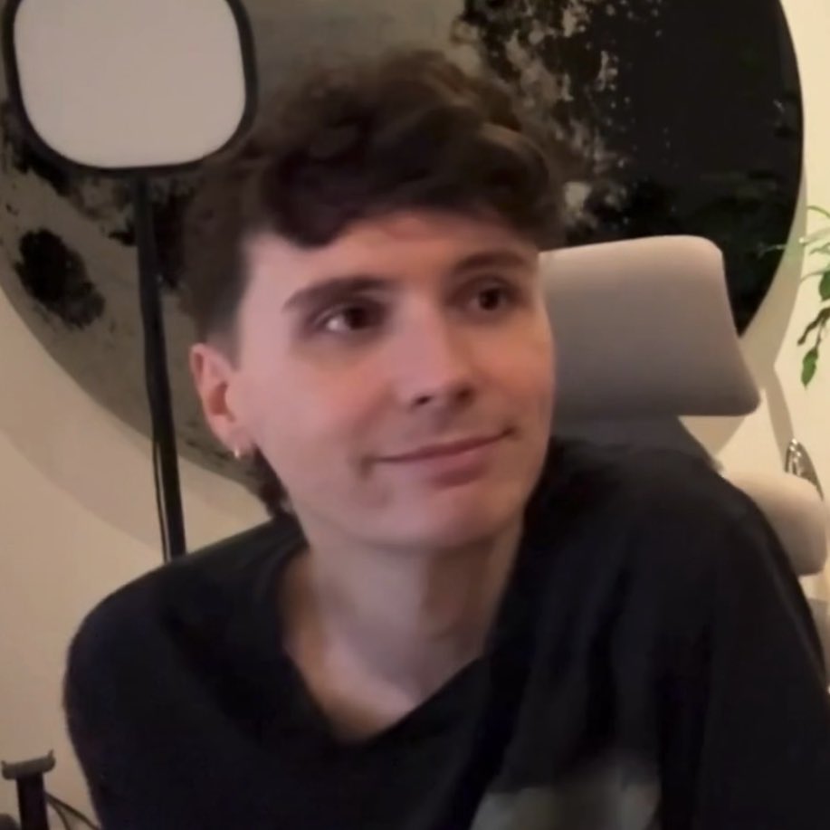luvdnpz's tweet photo. he’s so https://t.co/wc7boVPZO4