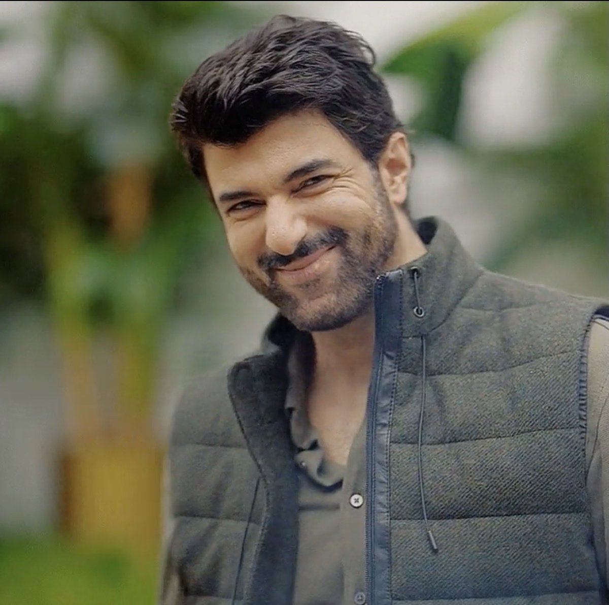 Ibarzab1Zenaida's tweet photo. 😁😂 #EnginAkyürek #OsmanBulut #OldMoney #EnfesBirAkşam https://t.co/x7D5NvuoYq