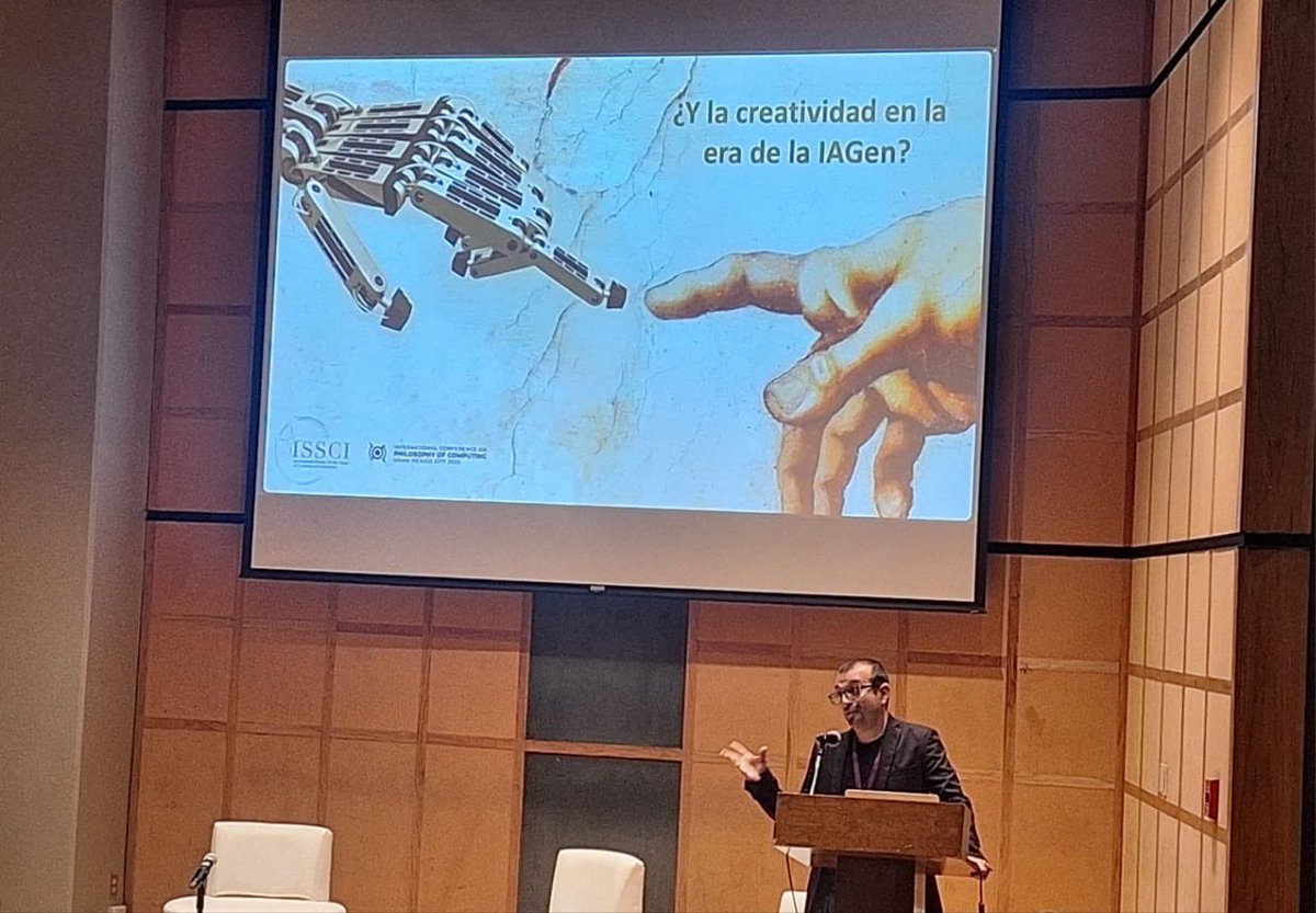 SECTEI_CDMX's tweet photo. Como parte de la #RedEcos Ciudad de México, participamos en la mesa inaugural del Congreso Internacional de Filosofía de la Computación en la Facultad de Ciencias de la UNAM (@fciencias). Intercambiamos ideas de los desafíos de la innovación, la formación de capacidades endógenas y las políticas públicas en general, asociados la Inteligencia Artificial, los actores y escalas que involucran, así como las acciones e imaginaciones que mueve.
Investigadores e investigadoras, integrantes del grupo de la #RedEcos “Derechos digitales e inteligencia artificial”, con de representantes de la @LaAgenciaCDMX, sostuvieron un conversatorio para abordar problemáticas como la relación entre derechos humanos y alfabetizaciones digitales críticas, la mediación de la #IA en los procesos de investigación en las ciencias sociales y en el desarrollo de aplicaciones y servicios para la ciudadanía, además del desplazamiento de los expertos humanos y los cambios en la producción y verificación del conocimiento.
#CapitalDeLaTransformación
#CiudadInnovadora