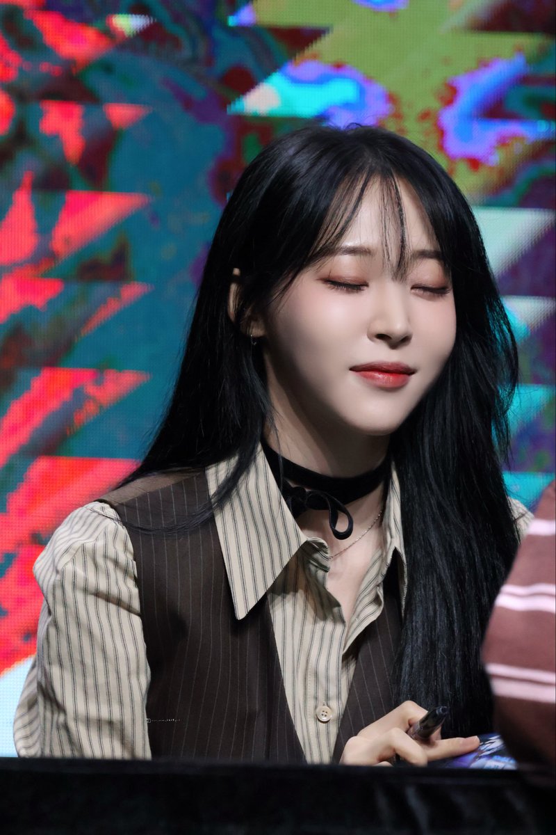 moo_moo_0619_cf's tweet photo. 251025⭐️
문별 (Moon Byul) 4TH MINI ALBUM [laundri] 발매 기념 팬대면 이벤트 in TAIPEI
😍🥰
#마마무 #문별 
 #MAMAMOO #MOONBYUL https://t.co/ZHrVYomIzw
