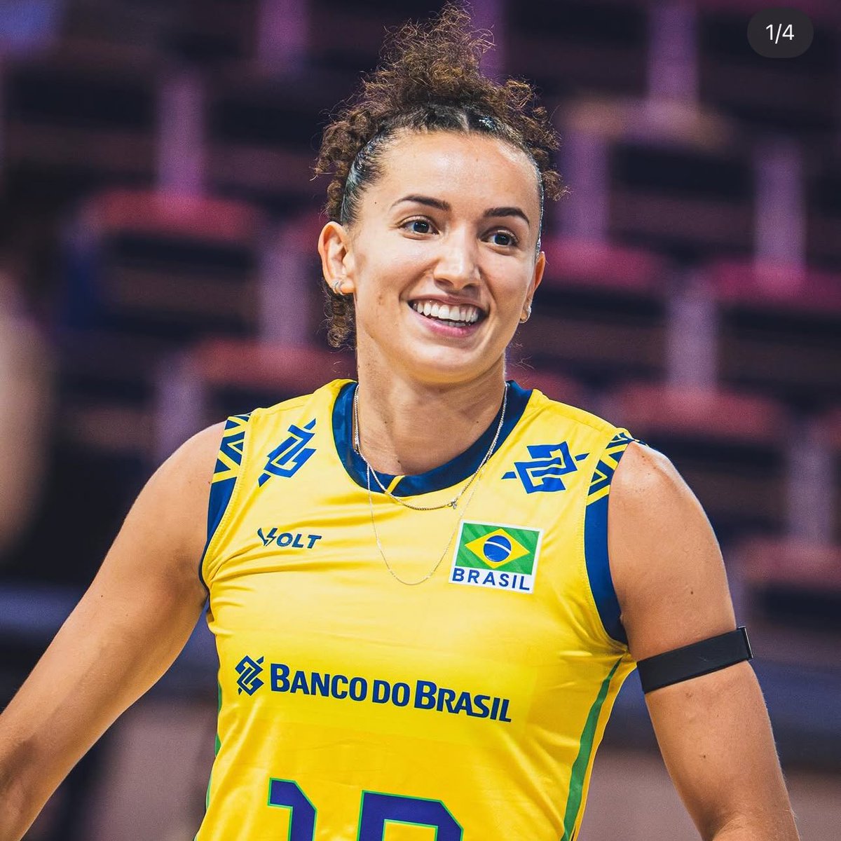 choquei's tweet image. 🚨AGORA: Bruna Unzueta assumiu seu namoro com a jogadora Gabriela Guimarães.

A revelação foi feita ao Hugo Gloss.