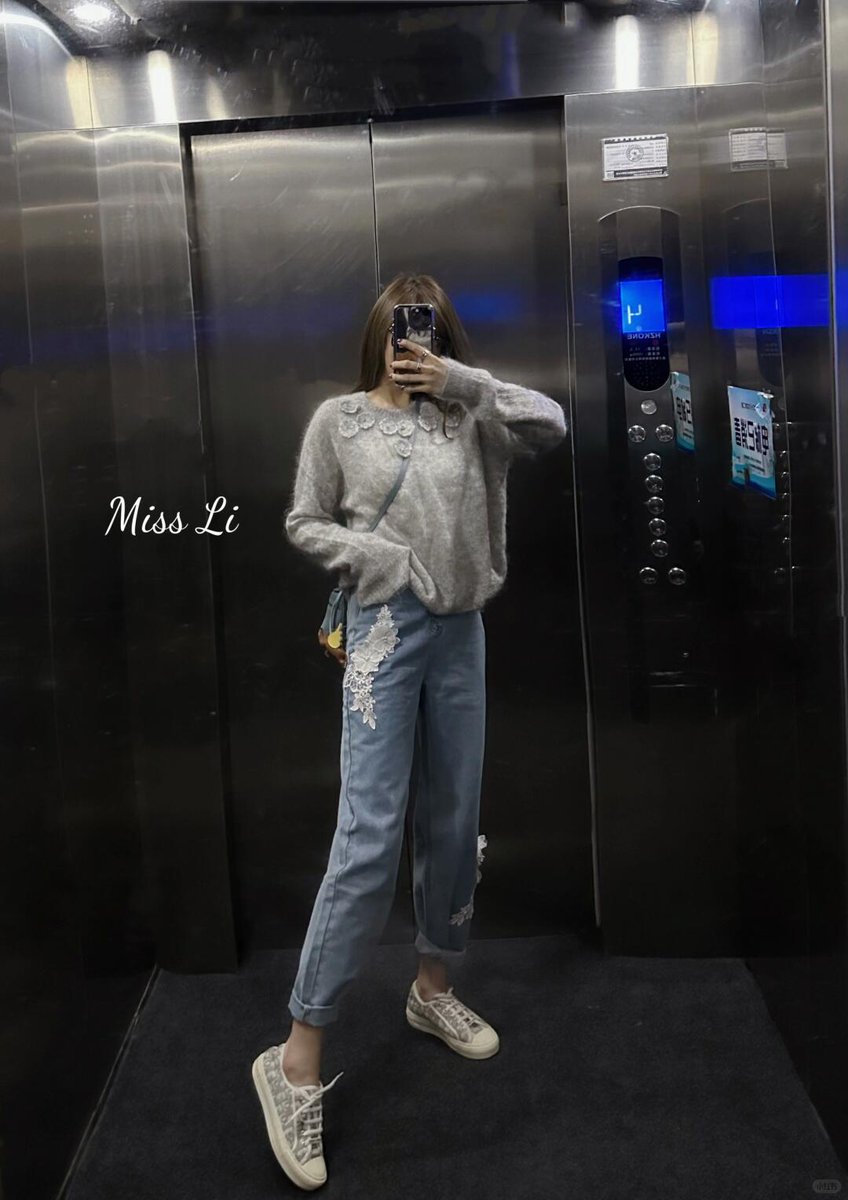 xiaoxiaohuahua2's tweet image. #WhatToWearToday #OOTD #DailyOutfit #OfficeWear #Sweater
A cozy grey sweater, who could resist?
Girls, no need to ask anymore
Just head to the product notes
Comfy, comfy, comfy 🥰