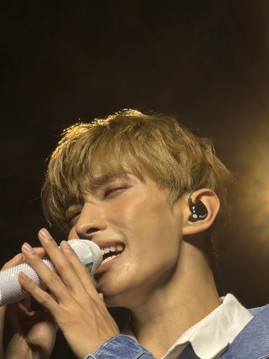 kai_croptop's tweet photo. Ever seen anyone so golden as DK https://t.co/3cSWb5vQXC
